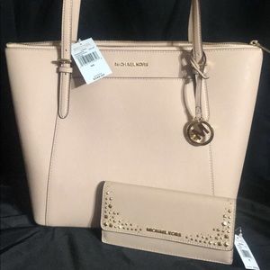 Michael Kors light pink purse and wallet